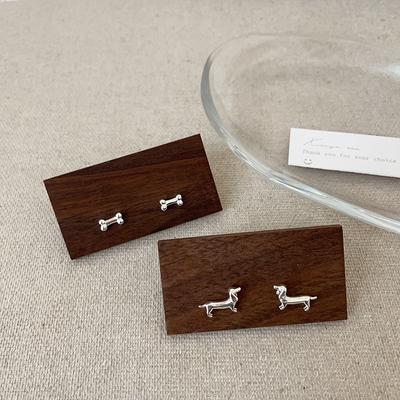 Серьги-гвоздики из металла с косточкой таксы Design Sense для женщин, нишевых, индивидуальных, модных, элегантных, темпераментных, универсальных сережек