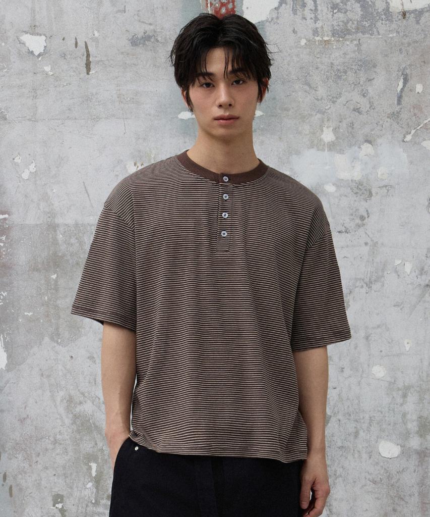 AGOD Roll-Up Snap Henley Neck Striped Half T-Shirt [Brown]