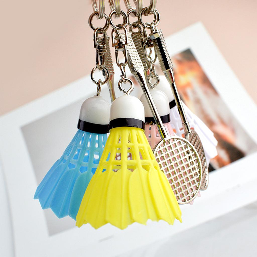 Creative Badminton Racket Keychain Alloy Key Holder Accessory for Sports Enthusiasts and Fashionable Everyday Use