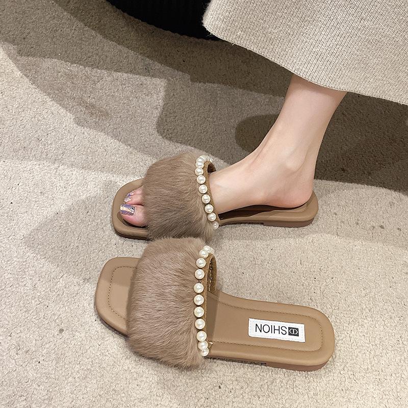 Жемчужные пушистые тапочки для женщин, новый стиль лета 2025:Модные и простые сказочные плоские шлепанцы на одно плечо в французском стиле