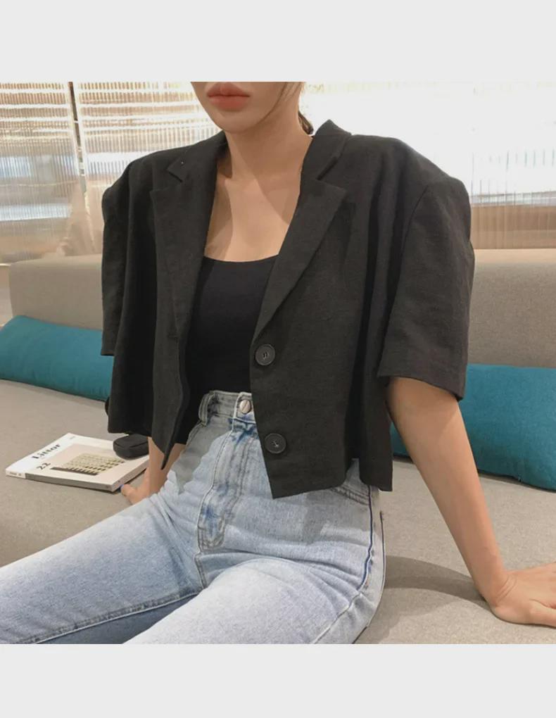 Женская узкая майка с квадратным воротником на раннюю осень - универсальный топ в корейском стиле