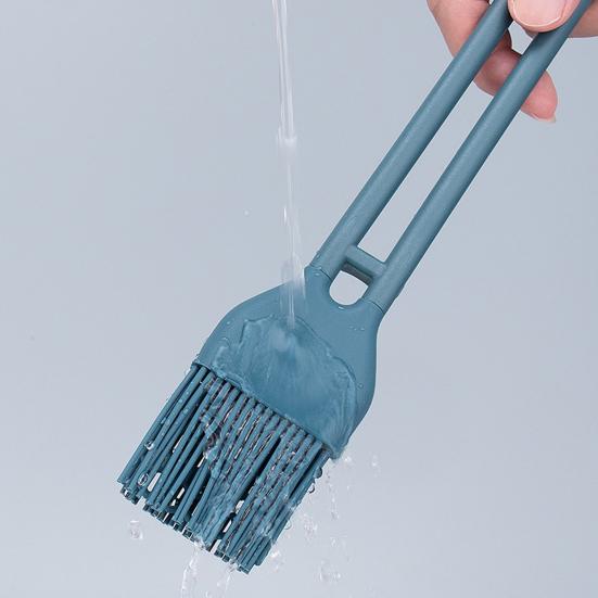 Многофункциональная силиконовая кисточка для теста с мягкой щетиной. Жаропрочная кулинарная кисточка для масляного соуса. Не содержит бисфенола А. Можно мыть в посудомоечной машине.