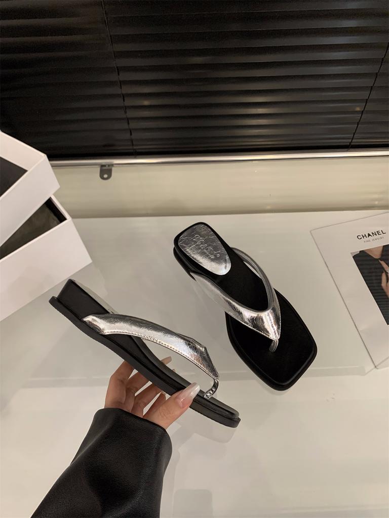 Серебристые шлепанцы на танкетке, женская обувь, повседневная верхняя одежда, новинка лета 2025, сандалии-юбки