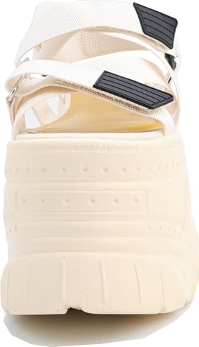 Босоножки на платформе с ремешком