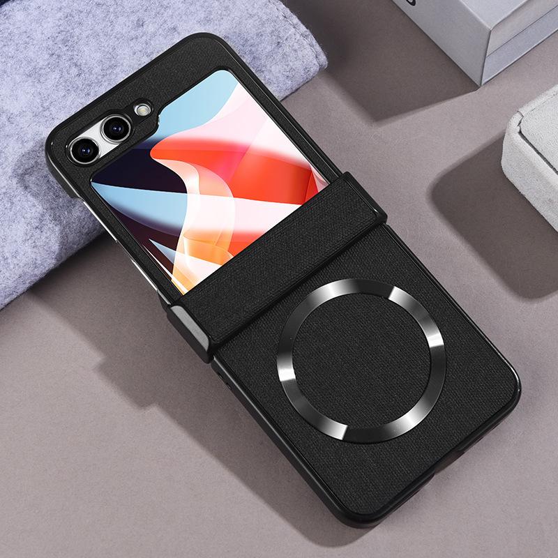 Магнитный чехол Samsung Z Flip7/6/5 с тканевой текстурой и защитой экрана