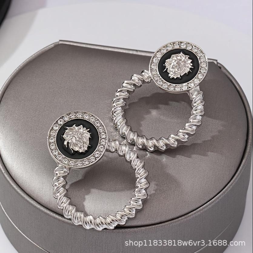 Модные серьги для женщин Дамы