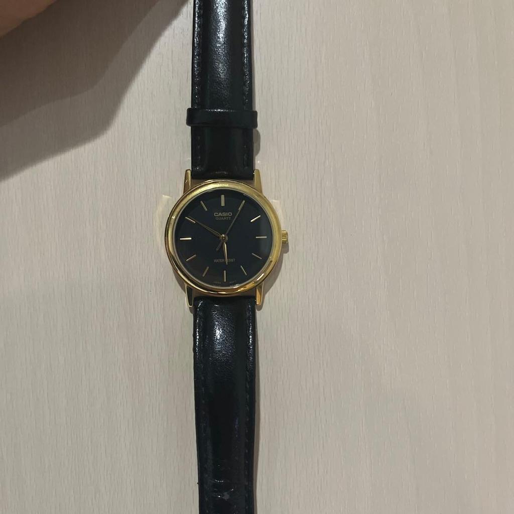 Б/у аналоговые часы Casio Черный/Золотой