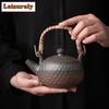 Японский стиль Позолоченный железный глазурь Угольная печь для заваривания чая Подъемный балочный горшок Открытое пламя Горящий грубый керамический чайник с боковой ручкой