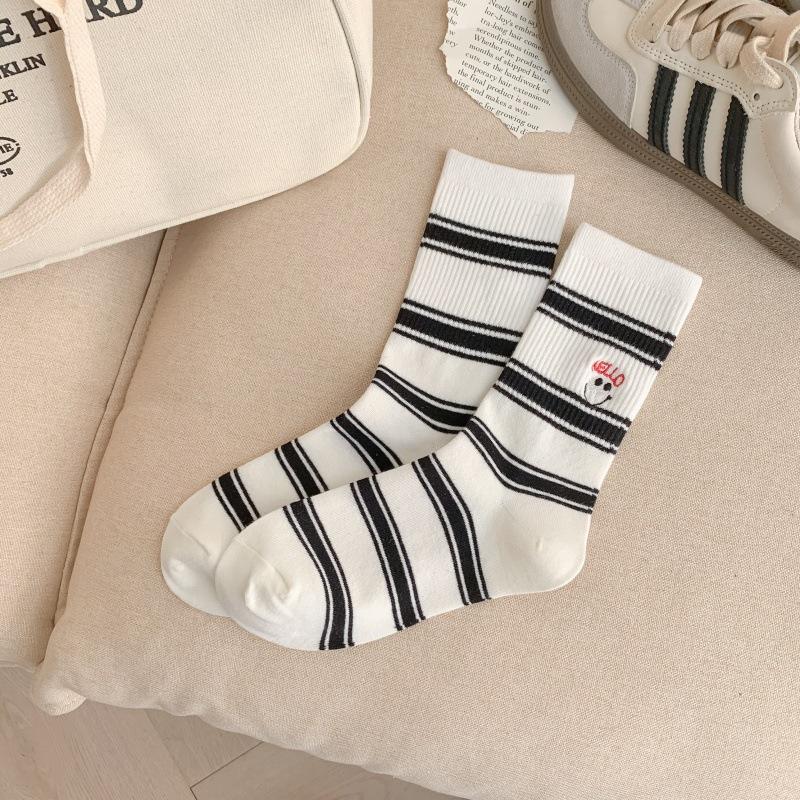 Spring And Summer Socks Women'S Stacking Socks Japanese Simple Striped Women'S Cotton Socks Embroidered Smiley Face Black And White Medium Tube Socks