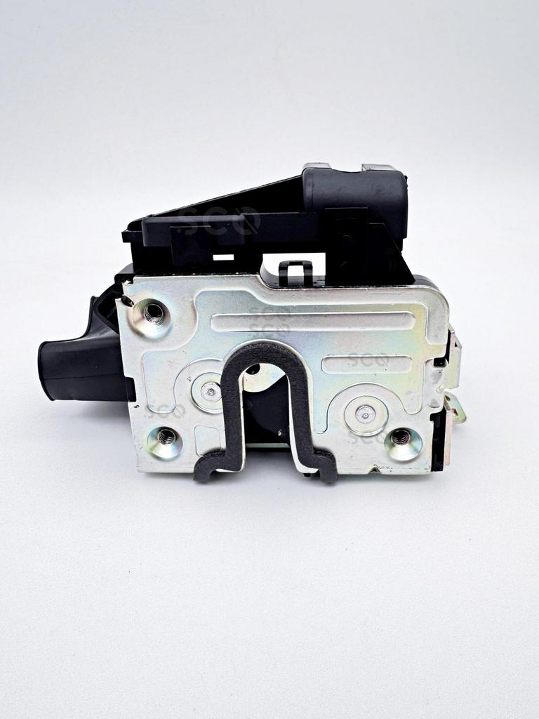 Замок передней двери левый для Renault Duster со стороны водителя Механизм замка передней двери для Terrano 8200735225