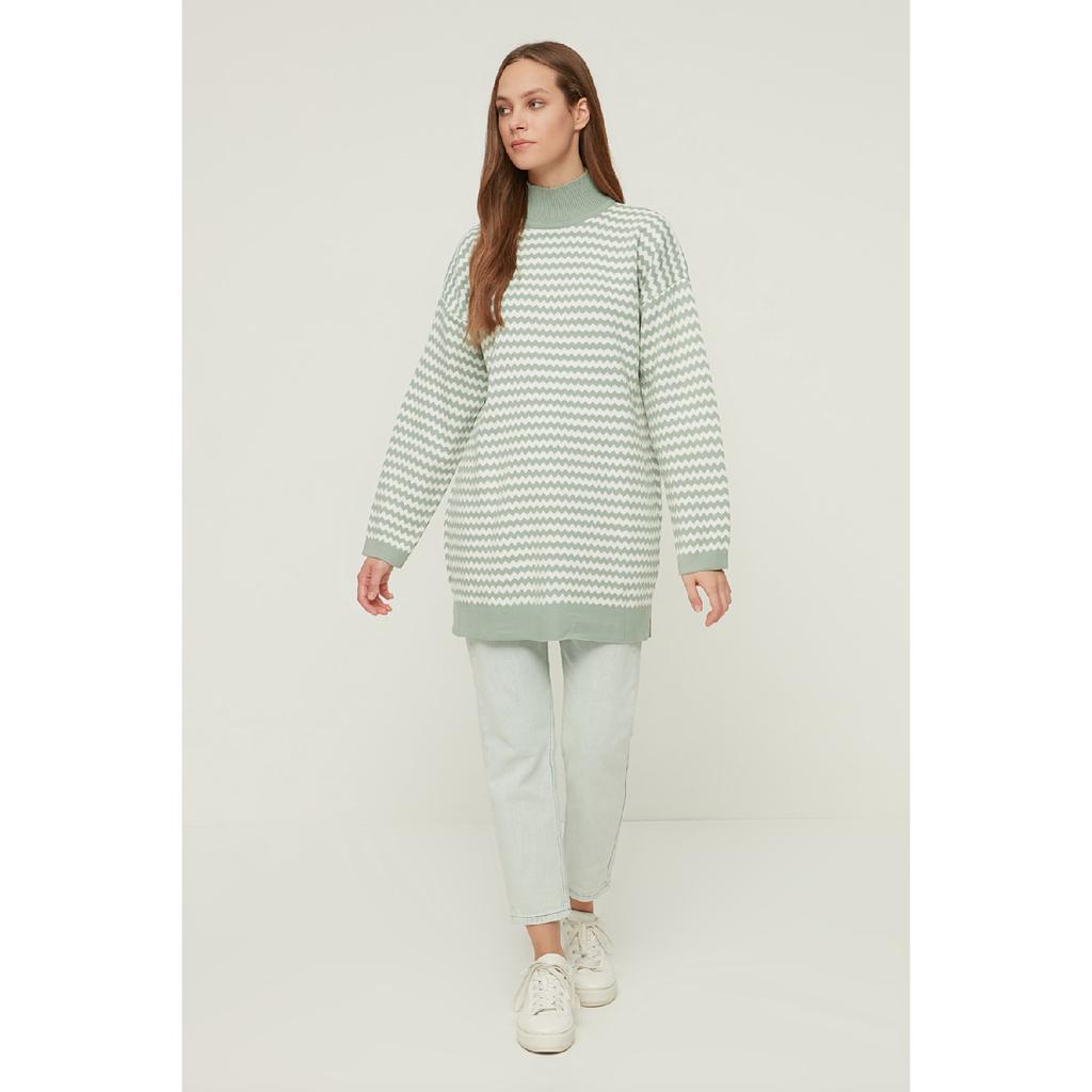 Сиреневый вязаный свитер в полоску с полуводолазкой Tctaw22ak0185