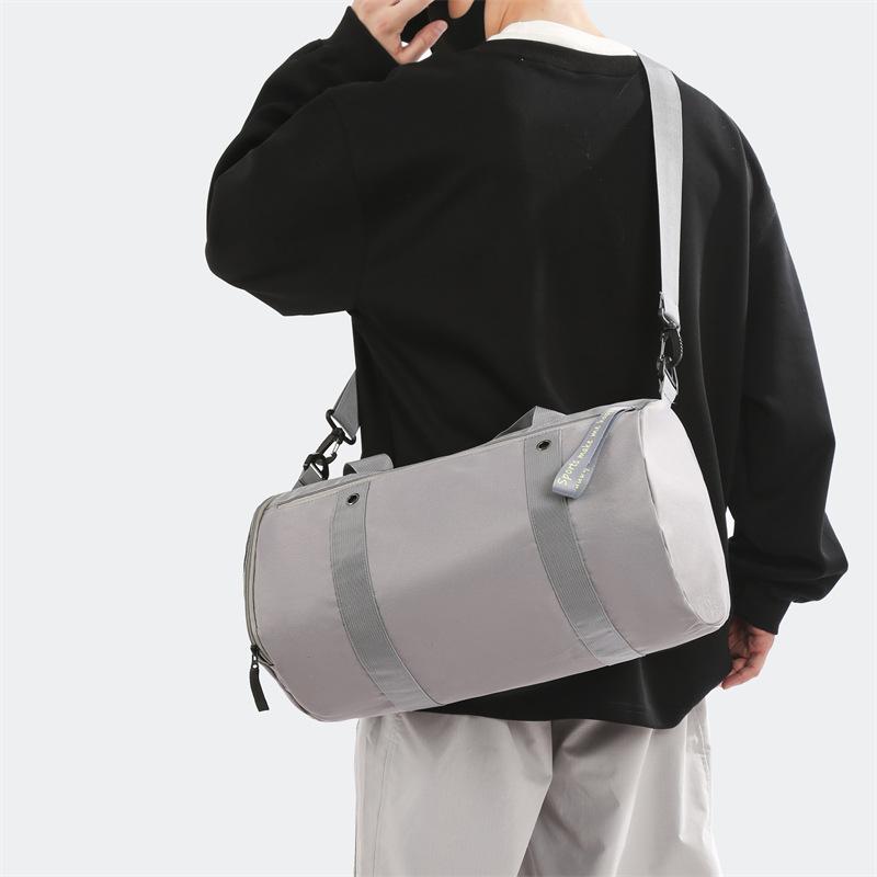 Пара путешествует с обувью большой вместимости и складскими помещениями для сумок ручной клади, с сухим и влажным разделением, спортивные и фитнес-сумки