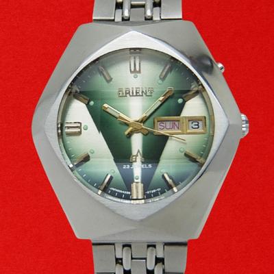 CHRONOACE 23 камня Ref.TE429-27960 Нержавеющая сталь Уникальный корпус Граненый хрусталь Зеленый градиентный циферблат День-Дата Автоматические Б/У