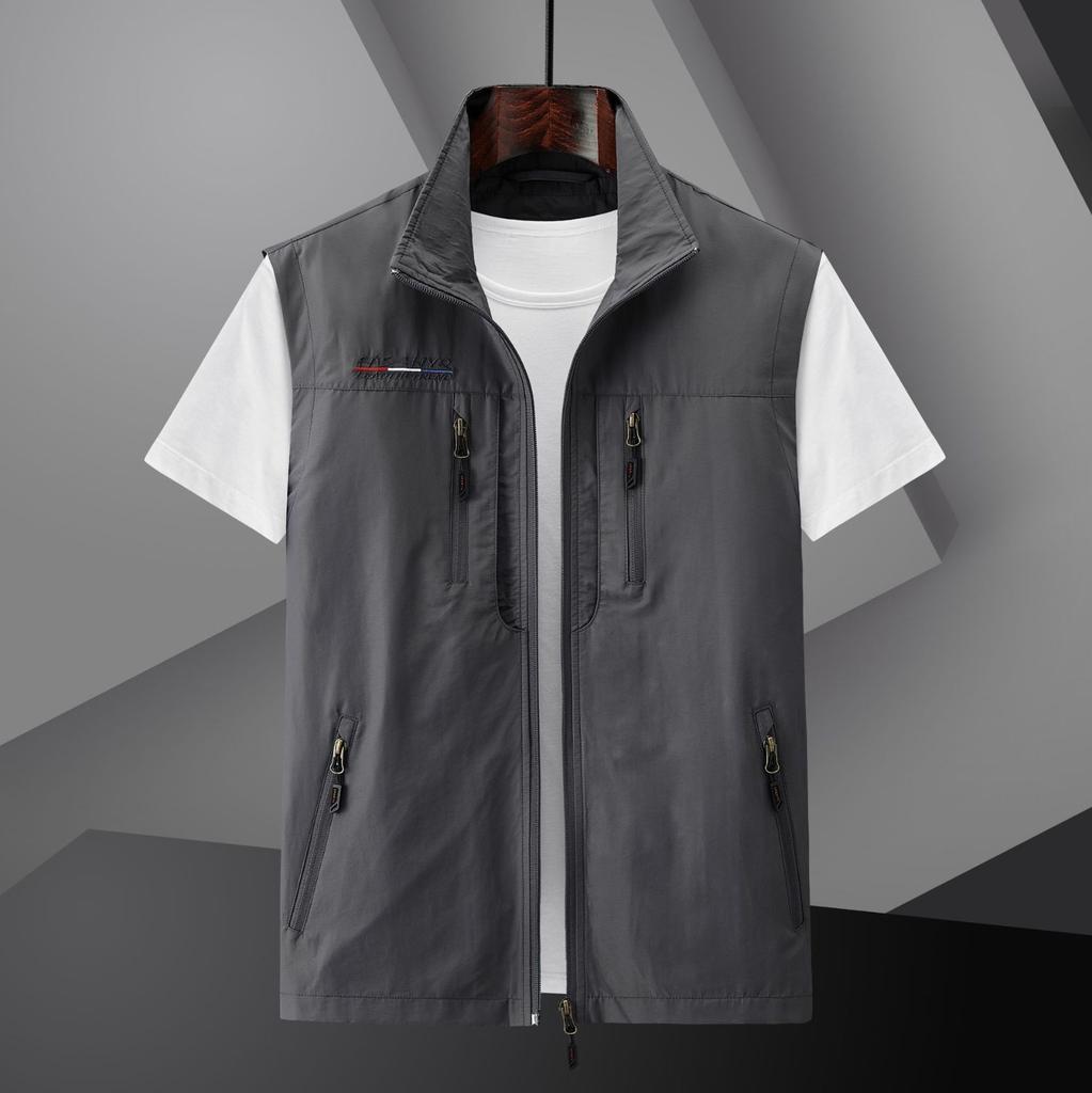 Men's Casual V Neck Sleeveless Vest Zipper Front Multi Pocket Utility Vest Lightweight Outdoor Workwear Vest for Daily Use