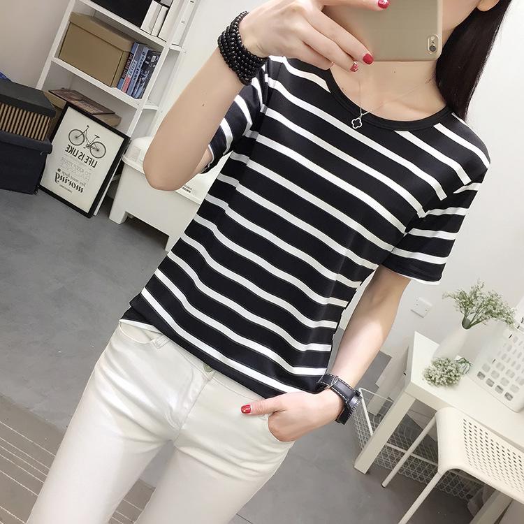 Женская облегающая полосатая футболка с длинными рукавами — идеальный вариант для весны и осени