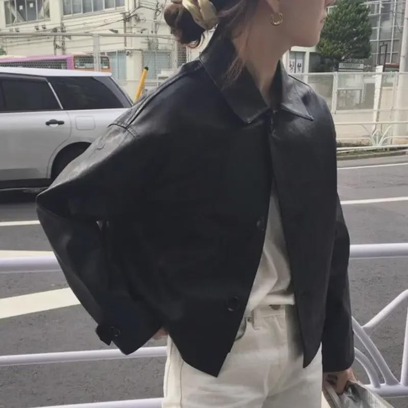 Женская ретро-куртка для мотоцикла осень 2024: Простая, свободная искусственная кожа