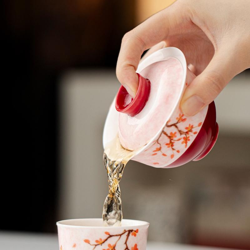 Крышка-пиала с ручной росписью «Цветок красной сливы» Бытовая пиала для заваривания чая Набор для кунг-фу Керамическая пиала с тонкой стенкой и крышкой Guochao