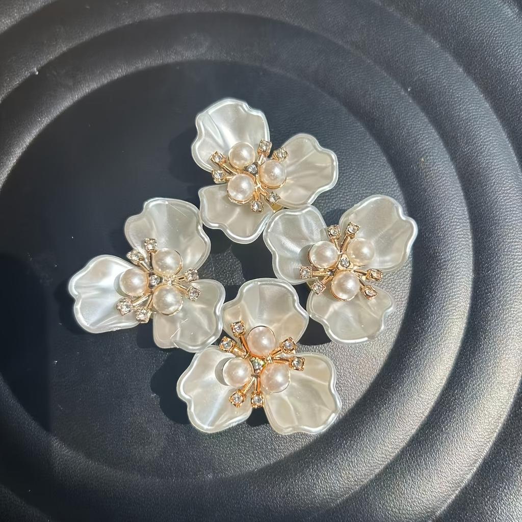 4Pcs Shirt Decorative Button Cover, Fashionable Button Accessories, Send Ladies Elegant Flower Decoration for Dresses