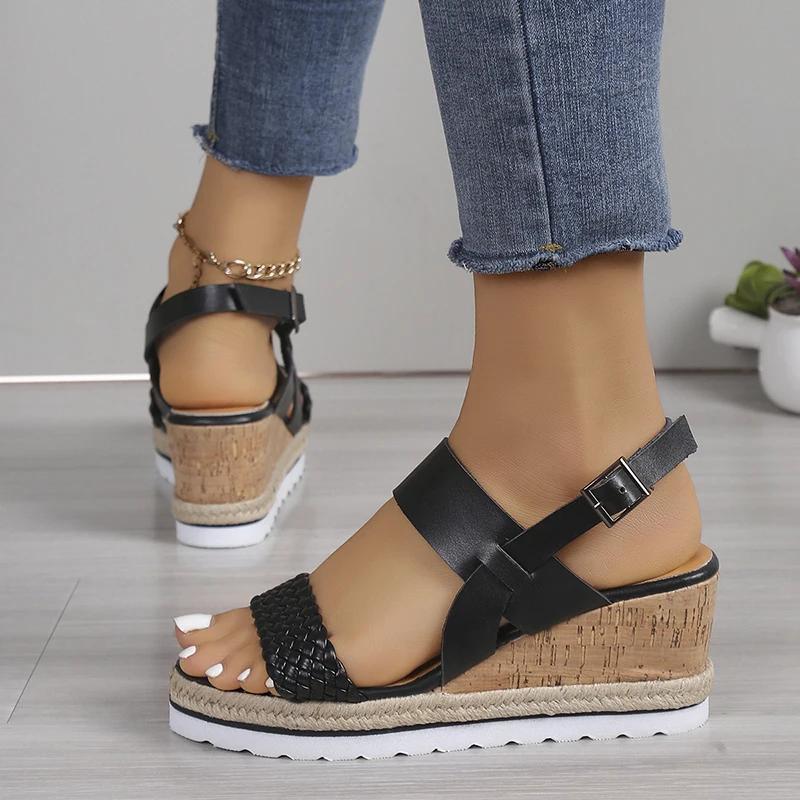 Модные белые плетеные босоножки на танкетке Женские Летние 2025 Легкие Нескользящие Пляжные Туфли Женские Модные Ремешок с Пряжкой Платформа Sandalias De Mujer