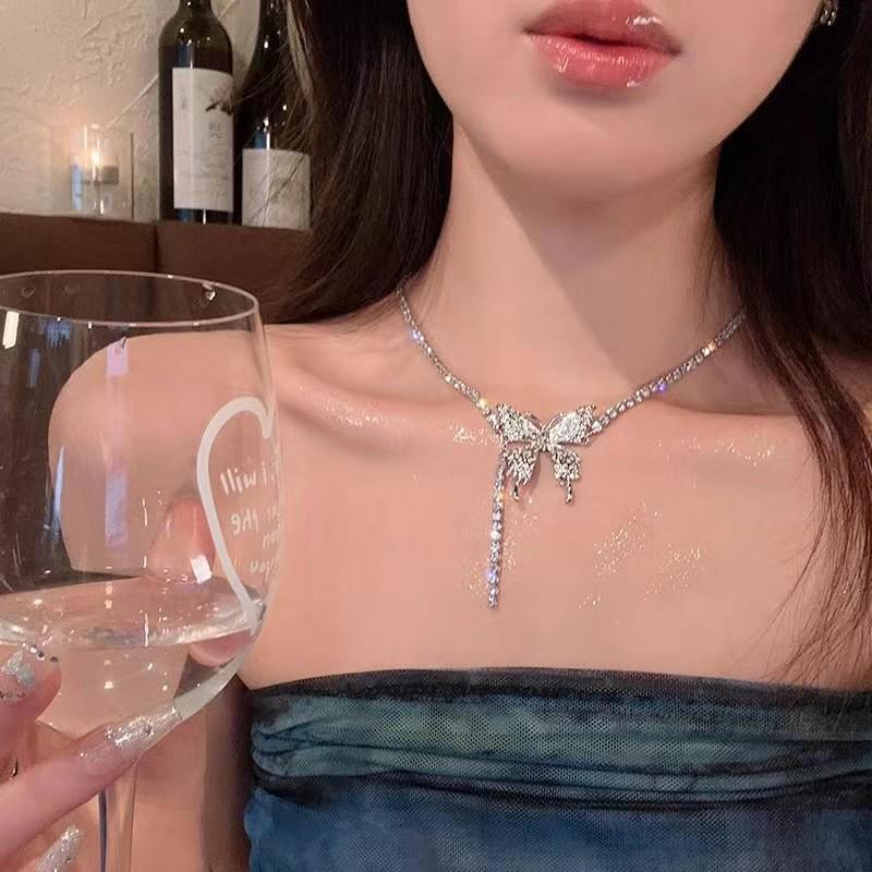 Ожерелье с кисточкой в виде бриллиантовой бабочки для женщин — роскошь, универсальность и стиль