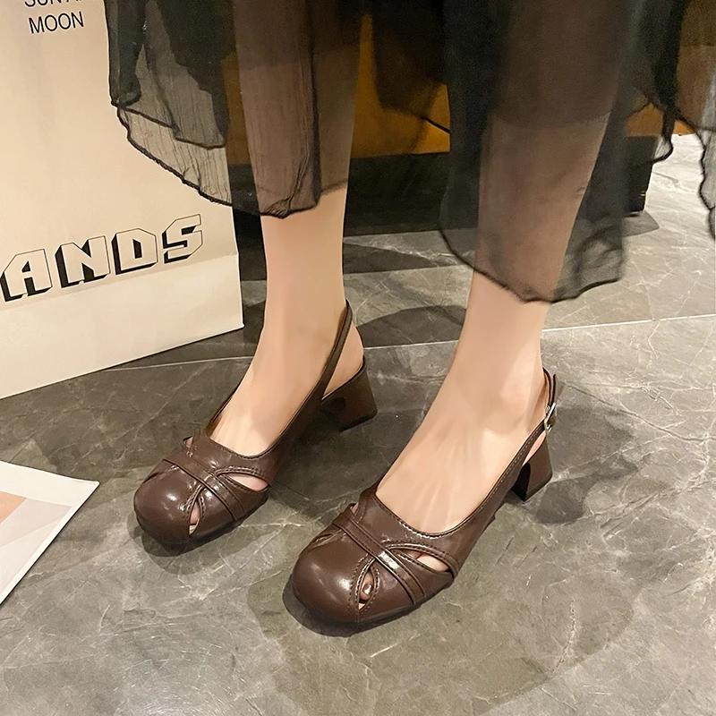 Модные французские феи стиль Baotou сандалии женские весна/лето 2024 новый круглый носок выдолбленный пряжка средний толстый каблук модная женская обувь