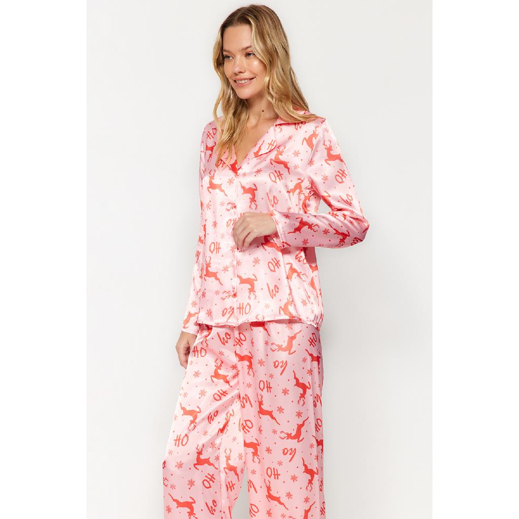 Темно-сине-разноцветный атласный пижамный комплект с новогодней тематикой Thmaw24pt00037