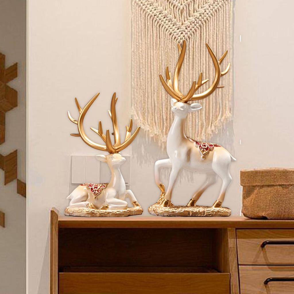 2Pcs Reindeer Sculpture Ornament Valentine's Day Deer Figurine Elk Resin Statue for Desktop Home Bookshelf Livingroom Bedroom