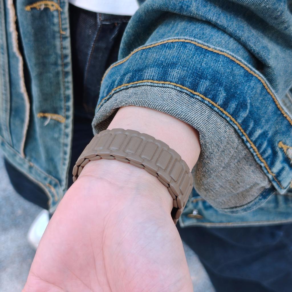 Ремешок для Apple Watch Series 10 9 8 7 SE 6 5 4 3 2 1 42мм 41мм 40мм 38мм магнитный кожаный ремешок с 3 бусинами