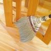 Azuma Industries Takumi Broom, Short Handle, Handwoven Tatami Broom Made with Broom Grass, Utilizing the Quality of the Material for a Comfortable Swe