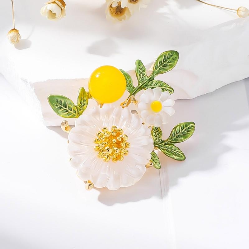 Elegant Pearls Daisy Brooch With Green Leaf Designs for Women Portable for Weddings Supplies and Special Occasions
