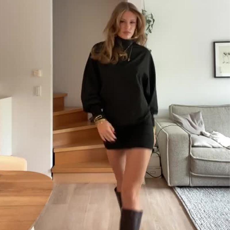 Европейский и американский женский однотонный топ с полувысоким воротом и открытой спиной и комплект короткой юбки - Коллекция Лето 2024