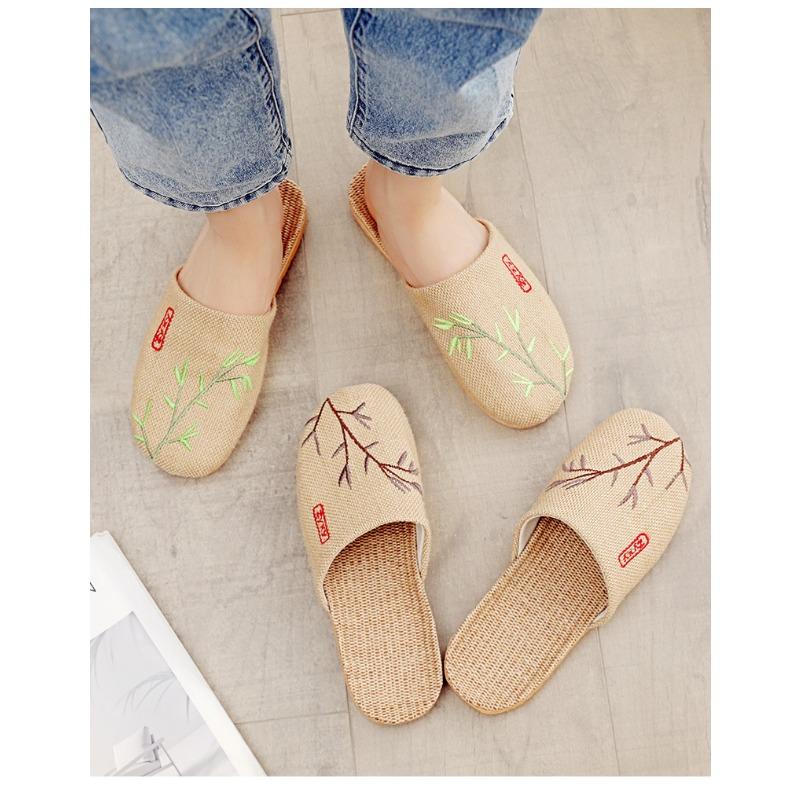 Женские льняные тапочки с вышитым верхом на лето