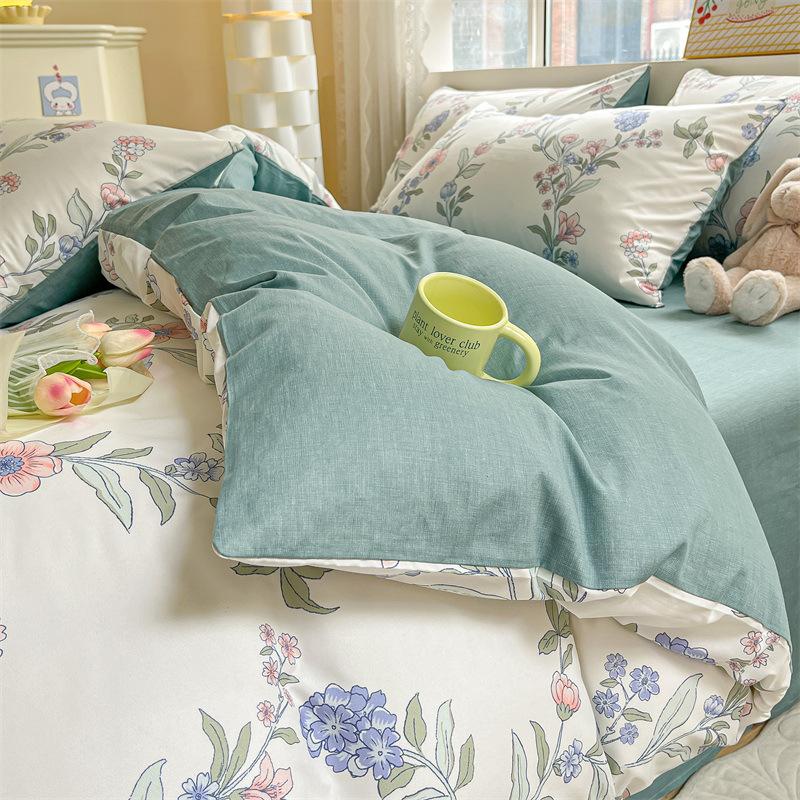 Комплект из четырех предметов из чистого хлопка с небольшим свежим цветочным рисунком, простыня для общежития, комплект из трех предметов постельного белья