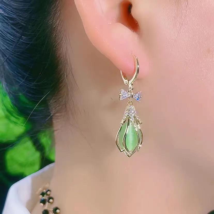 Элегантные серьги-тюльпаны «Кошачий глаз» синего цвета с бриллиантовым бантом