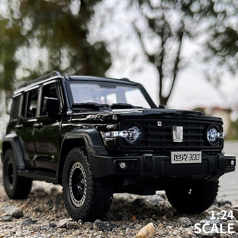 1:24 Танк 300 Модель автомобиля из сплава Высокая симуляция Литой металлический Игрушечный Внедорожник Звуковая и световая модель Коллекция Детский подарок