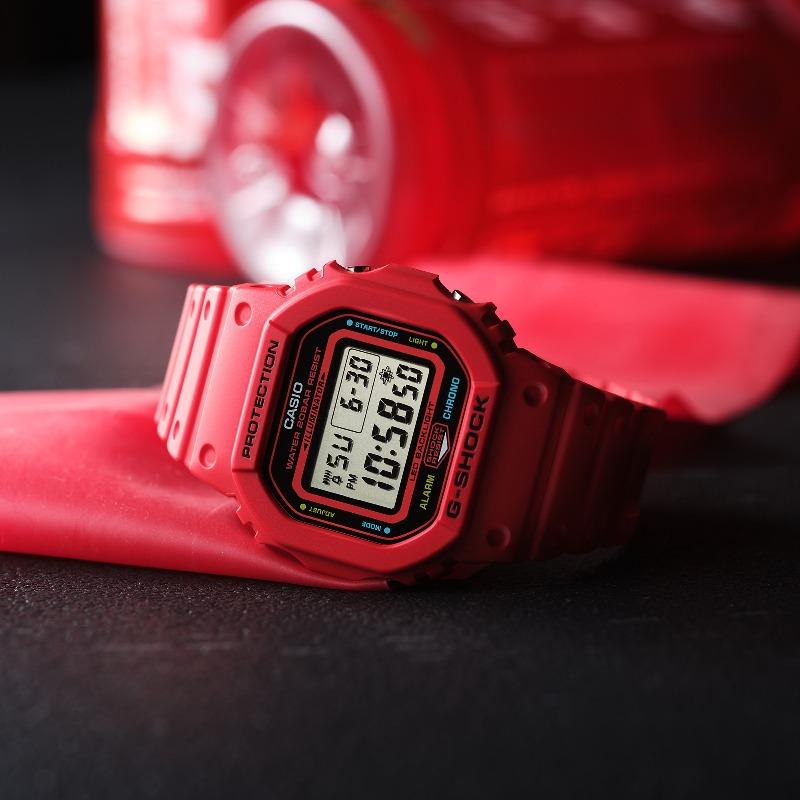 Casio Мужские часы G-SHOCK на смоляном ремешке, водостойкость 200 м, ударопрочные, с будильником, кварцевые, DW-5600EP-4
