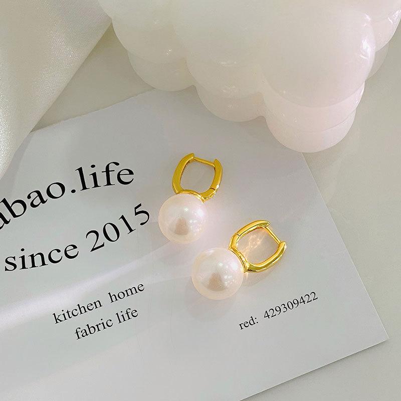 Pearl Ear Buckle Light Luxury High-end Earrings French Elegant Temperament Earrings Niche Design