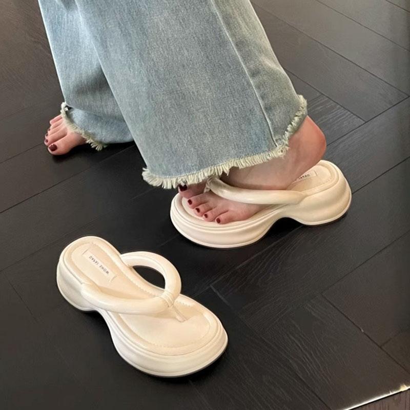 Дизайнерские летние шлепанцы на толстой подошве, женские модные элегантные шлепанцы с перемычкой между пальцами, на платформе и толстом каблуке, женские пляжные сандалии