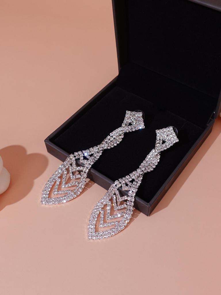 Luxurious Diamond Tassel Earrings: Shimmering, High-End Fashion for Exquisite European & American Style Party Wear.