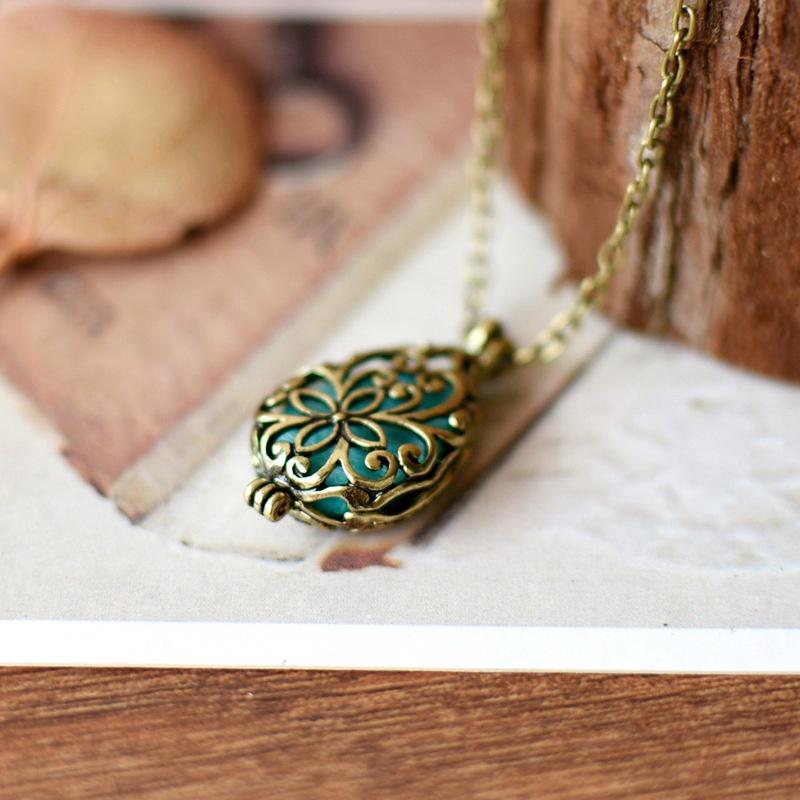 Ожерелье с подвеской в ​​стиле ретро из медного сплава с резным цветком и ароматерапией, женское винтажное ювелирное изделие, Новое поступление 2022 года