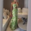 Комплект: strapless юбка макси с рюшами и принтом тропических растений
