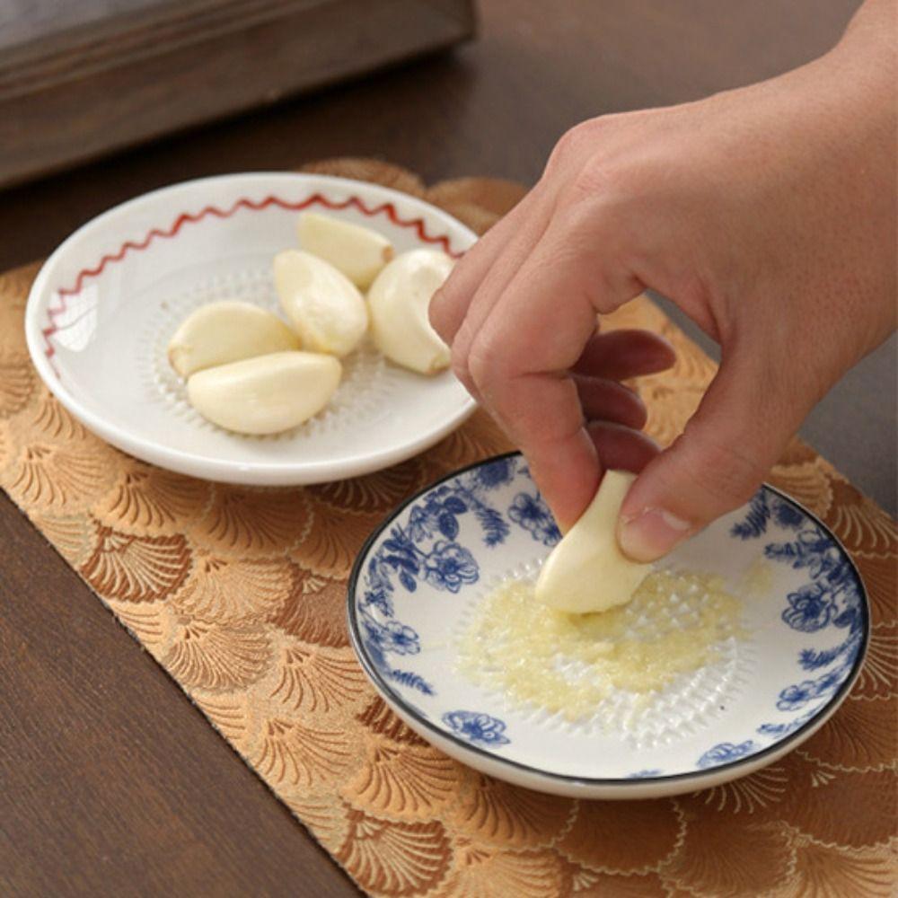 2-in-1 Hand Garlic Ginger Masher Non-Slip Tomato Grater Dish Cheese Carrot Fruits Vegetables