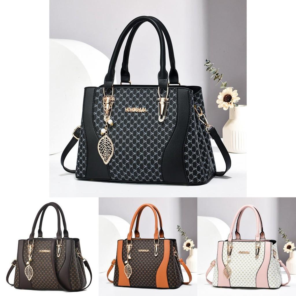 Elegant Fashionable Shoulder Bag For Women With Spacious Interior And Trendy Stitching
