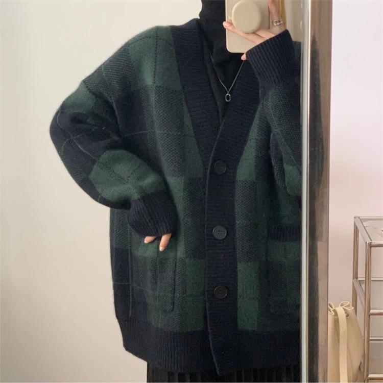 Autumn and winter new V-neck loose double pocket fashion plaid knitted cardigan women's retro slim sweater jacket