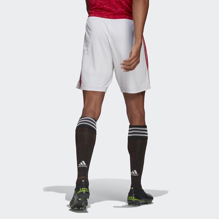 adidas Мужские спортивные шорты Manchester United Белые Средней длины FM4289