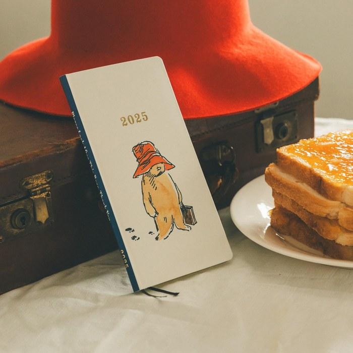 Hobonichi Techo 2025 Weeks Паддингтон/Пожалуйста, присмотрите за этим медведем, Еженедельник Левый, Тонкий Вертикальный, Белый, Вариант B6