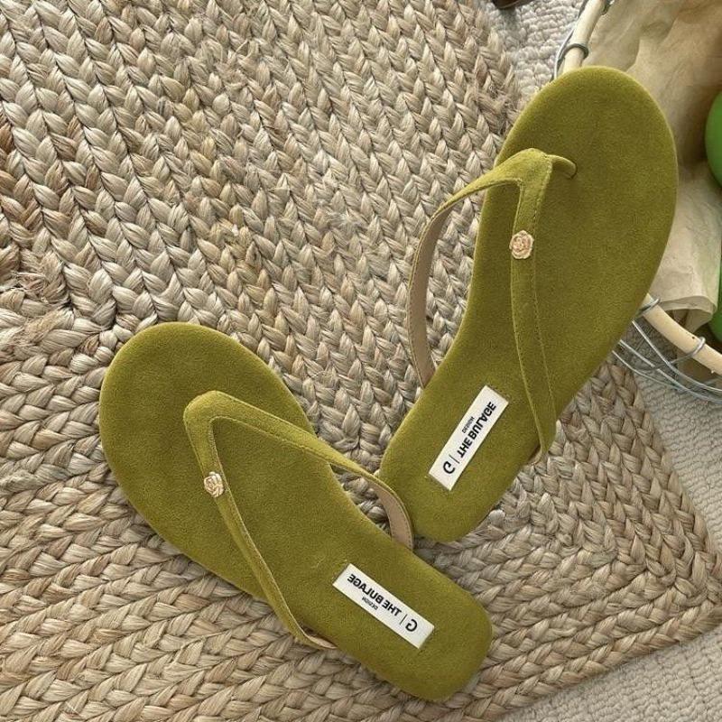 Classic New Flat Bottomed Anti Slip Retro Slippers for Summer Fashionable Retro Suede Minimalist Flip Flops