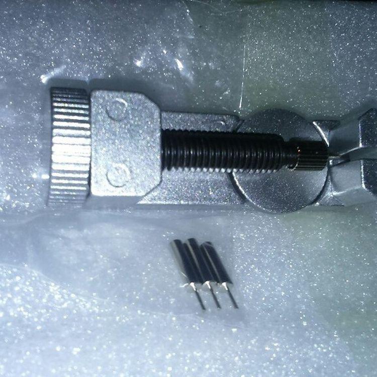 Инструмент для снятия штифтов с металлических ремешков от часов