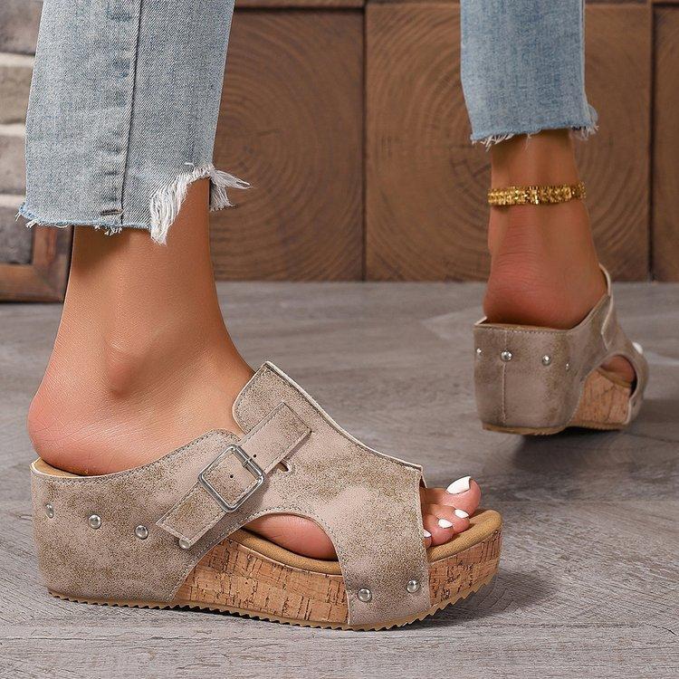 Клипсы-танкетки большого размера женские лето 2025 внешнеторговые новые сандалии-сандалии с пряжкой и заклепками женские