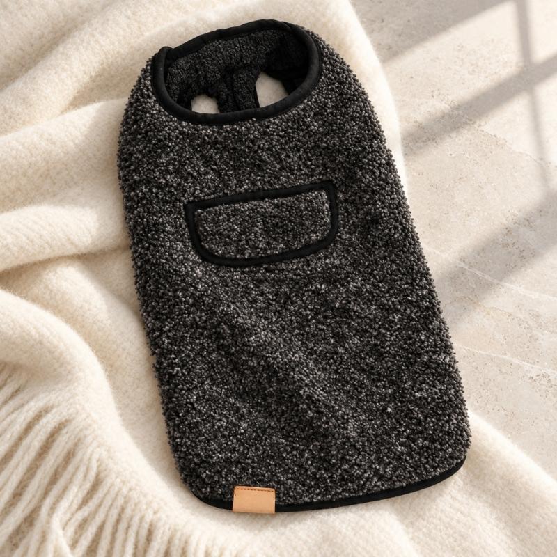 Осенне-зимний собачий комбинезон из фактурной ткани, без рукавов, на пуговицах, для прогулок и отдыха дома